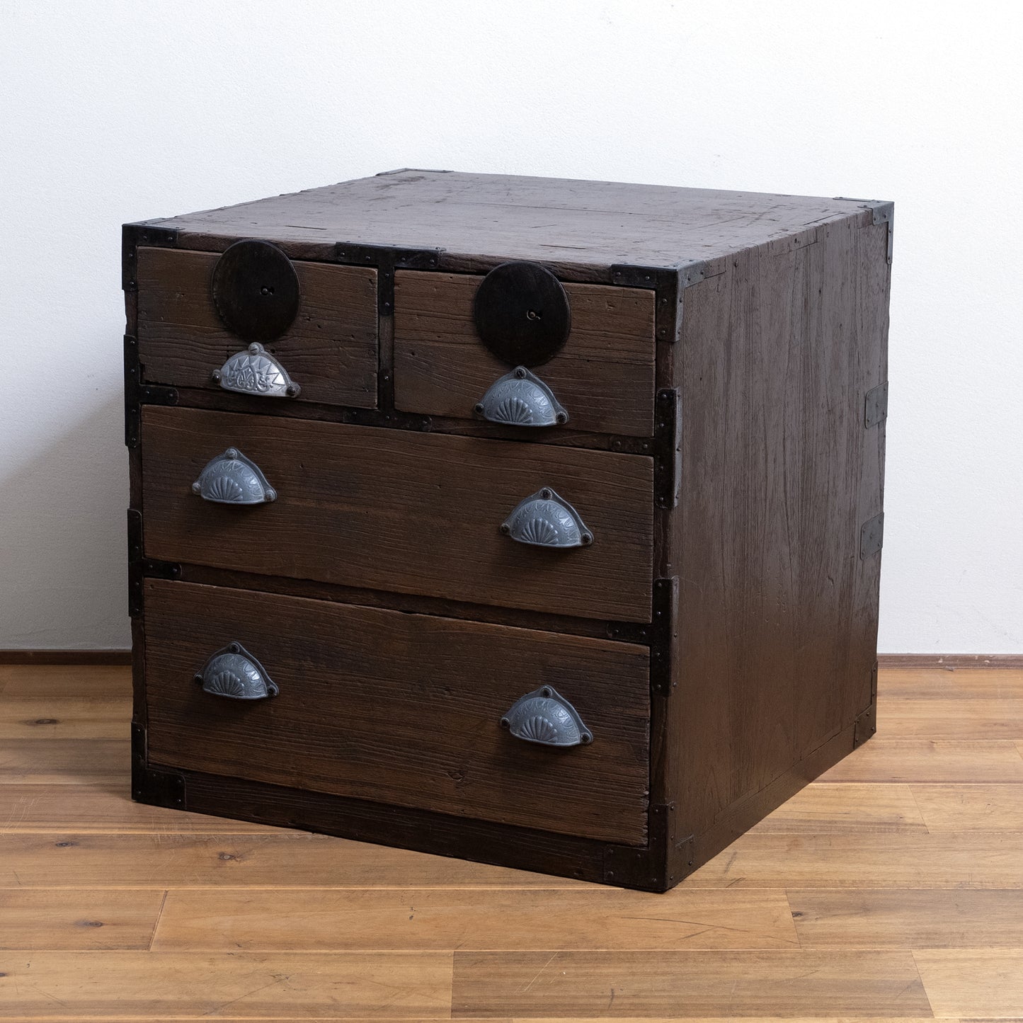 Japanese Antique Drawer with 3 tiers. (Hikidashi) NIPPONDO