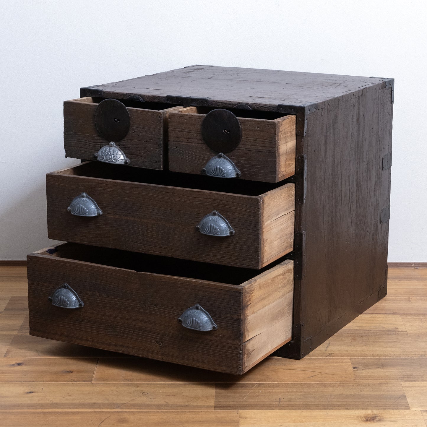Japanese Antique Drawer with 3 tiers. (Hikidashi) NIPPONDO