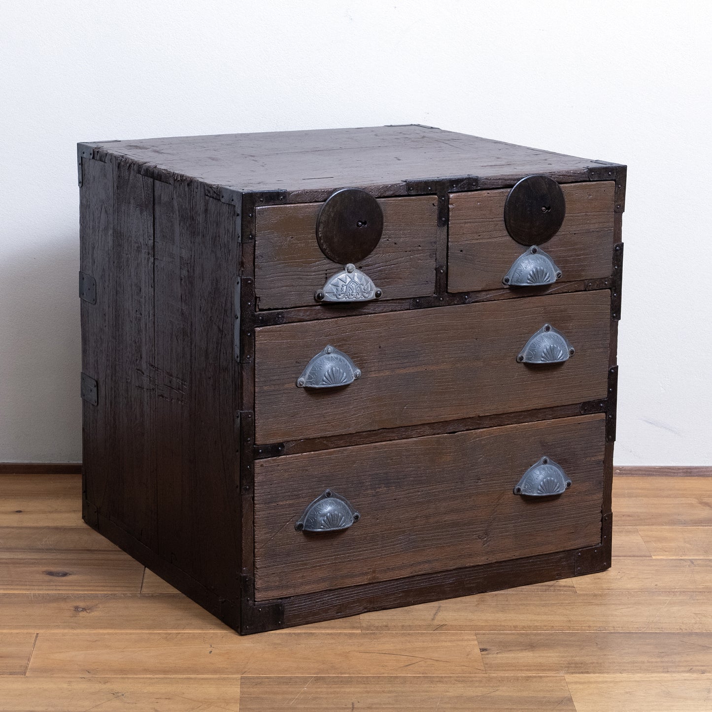 Japanese Antique Drawer with 3 tiers. (Hikidashi) NIPPONDO
