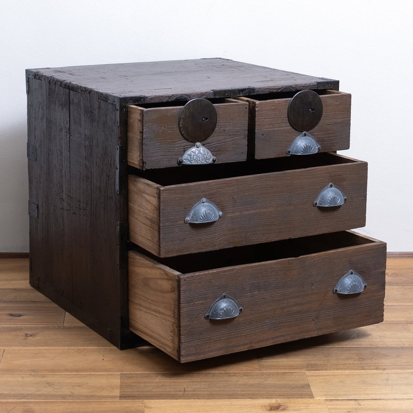 Japanese Antique Drawer with 3 tiers. (Hikidashi) NIPPONDO
