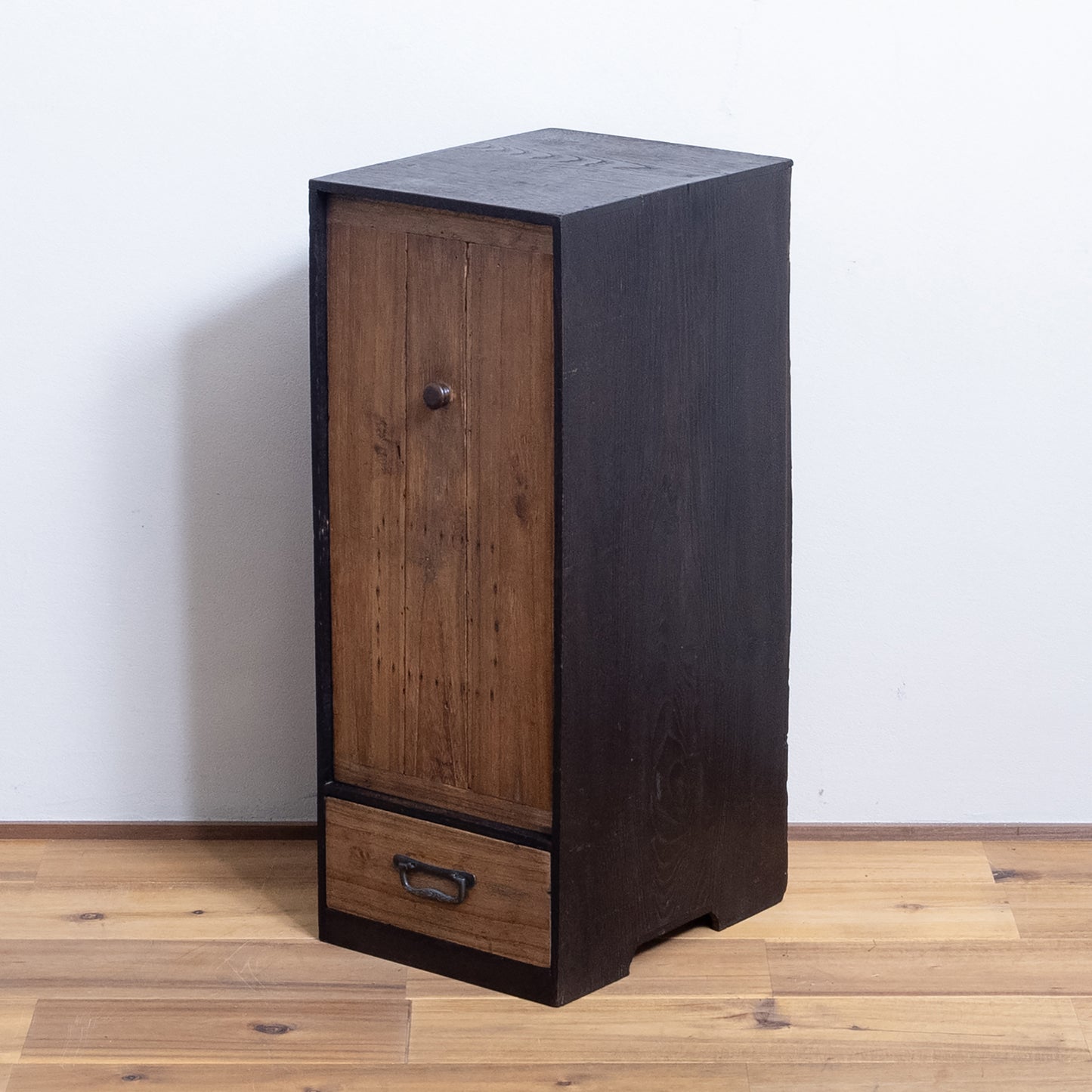 Japanese Antique Storage Box (Syunoubako) NIPPONDO
