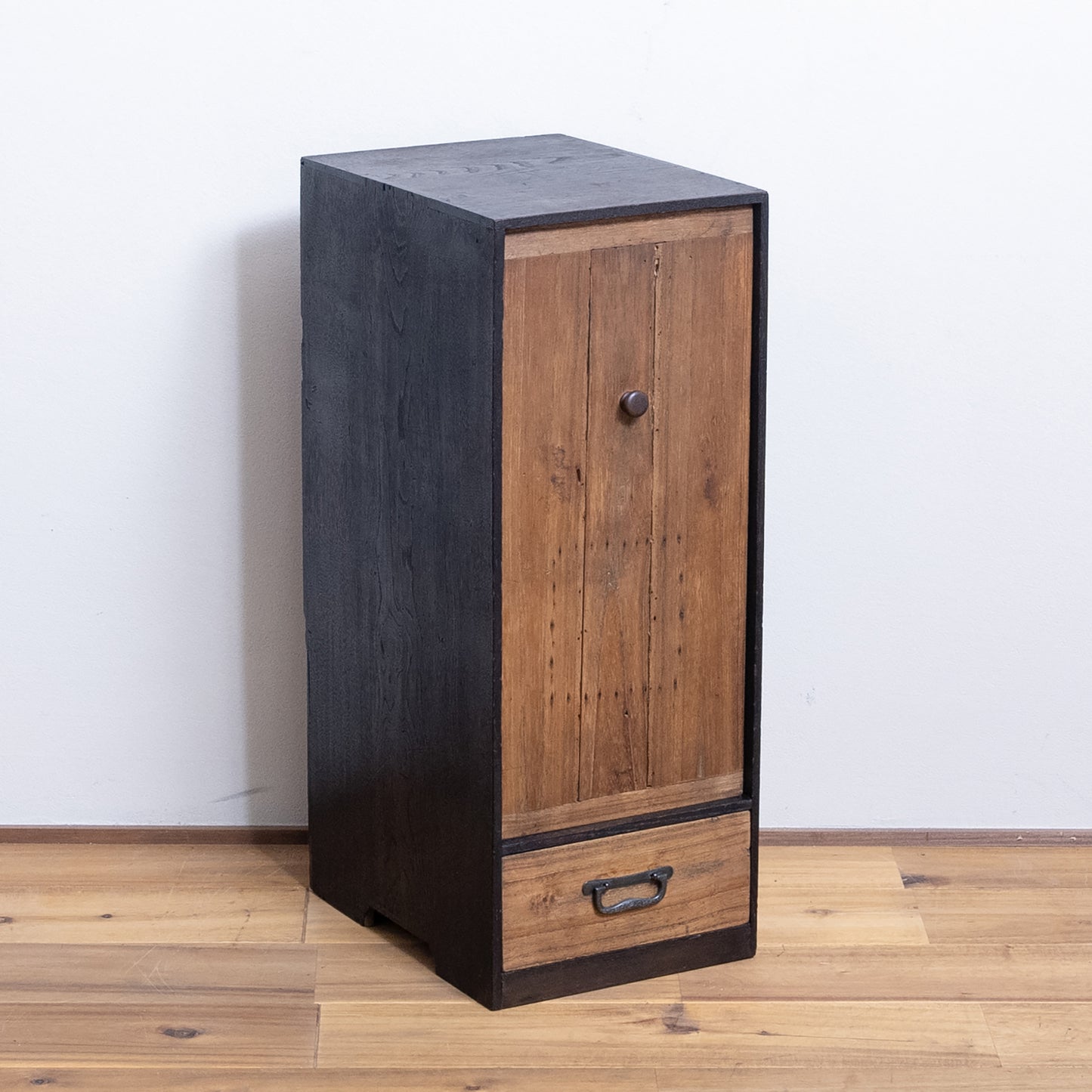 Japanese Antique Storage Box (Syunoubako) NIPPONDO