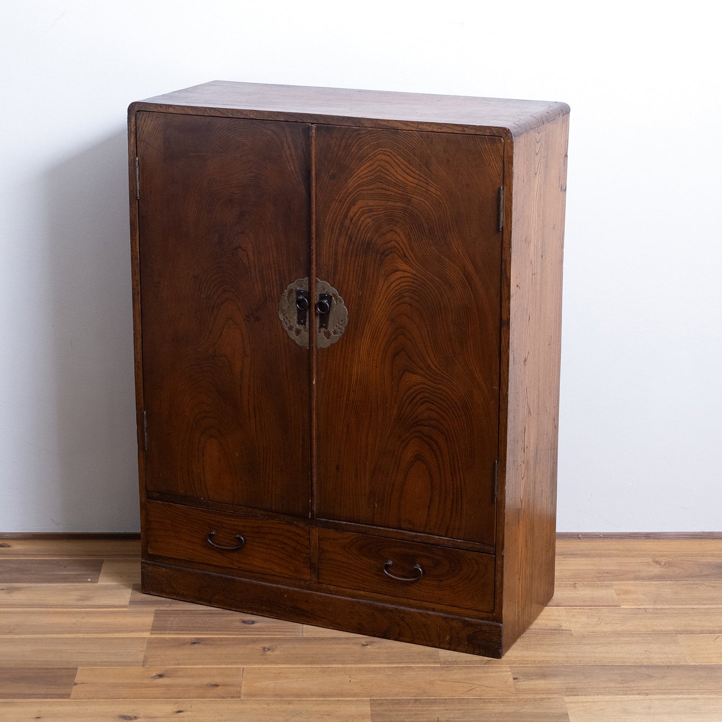 Japanese Antique Cabinet (Grasu Tana)  NIPPONDO