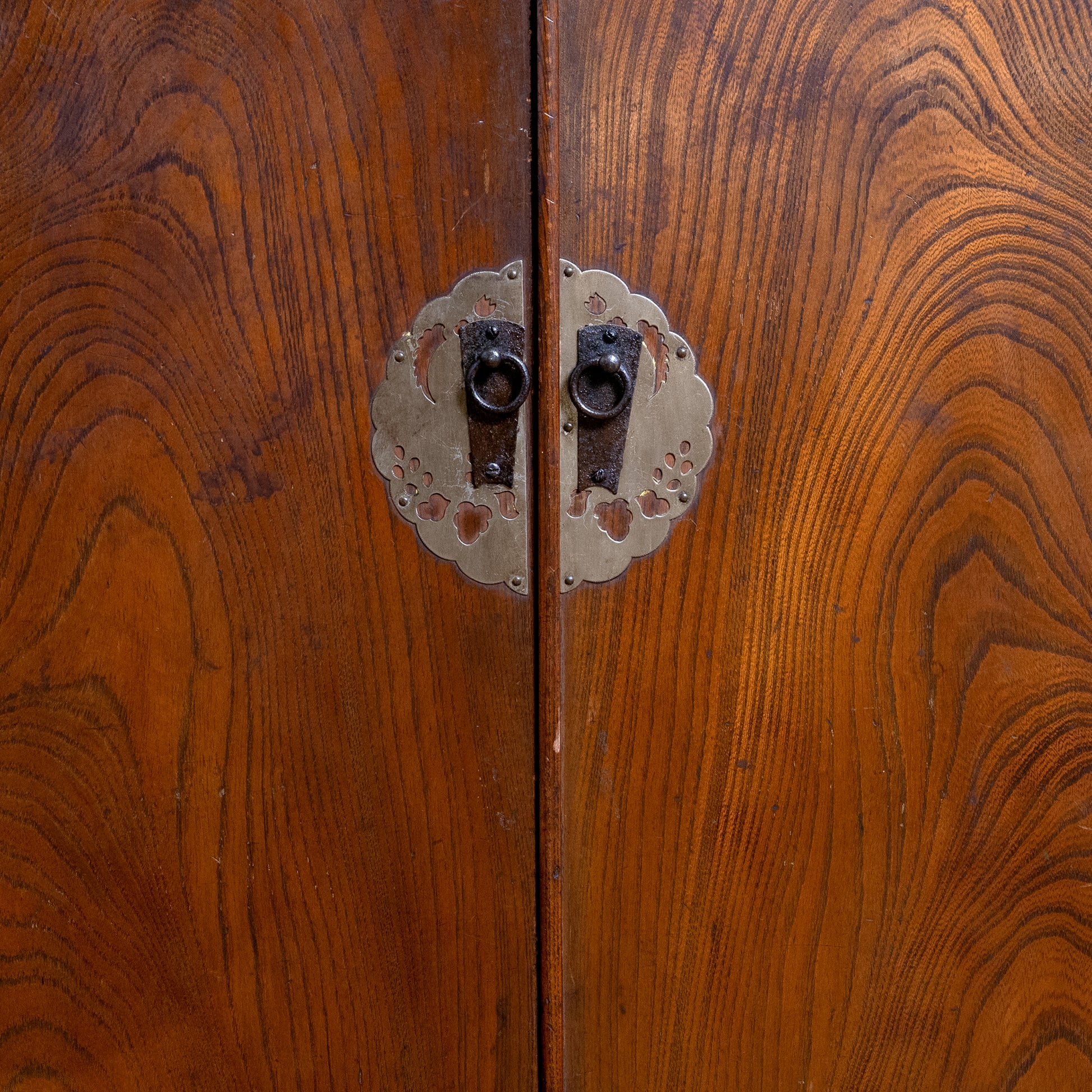 Japanese Antique Cabinet (Grasu Tana)  NIPPONDO