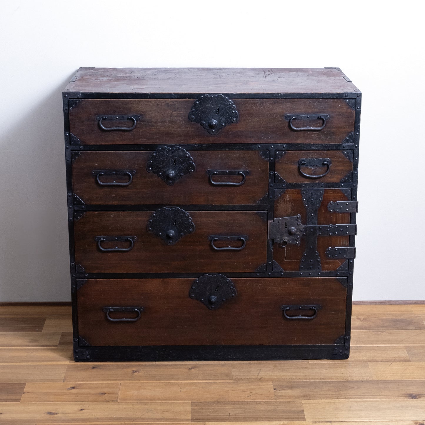 Japanese Antique Room Chest (Heya Todana)  NIPPONDO