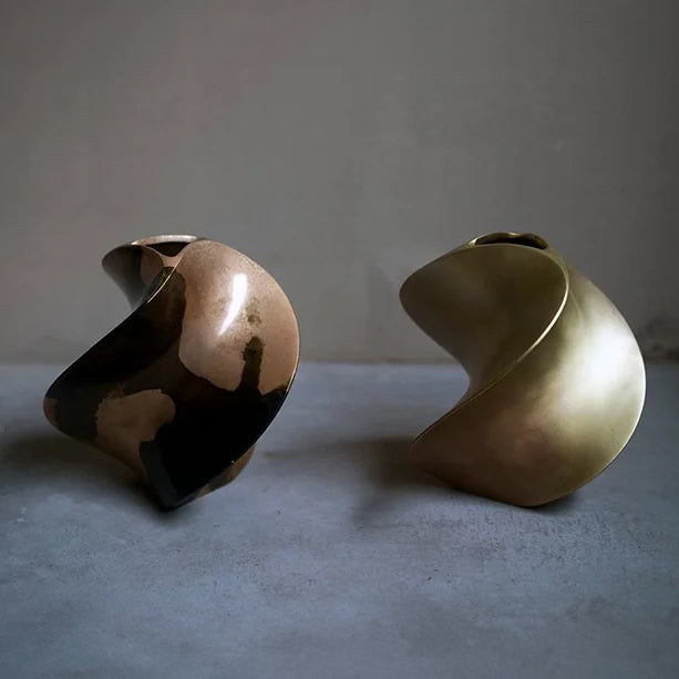 "Flower vase [WALTZ]（Bronze × Brass）  NIPPONDO